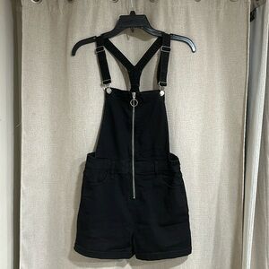 Guess black high rise zip up stretchy shorts overalls